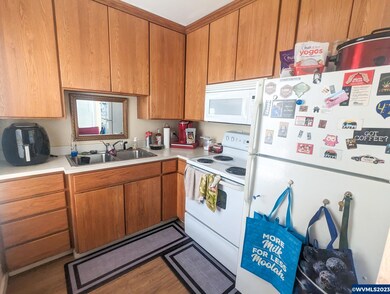 827 SW 11th Ave, Albany, OR 97321 - photo 7