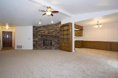 1310 W Hot Springs St, Broken Arrow, OK 74011 - photo 2