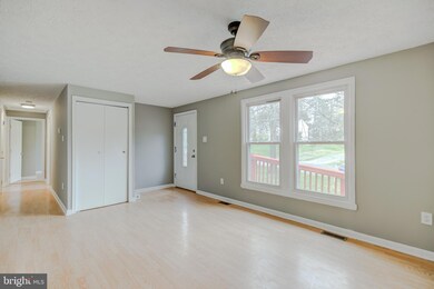10904 Huntington Woods Cir, Fredericksburg, VA 22407 - photo 4