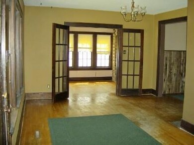 2nd view of Living Room<|><|>