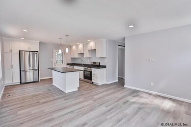 33 Winslow Dr, Schenectady, NY 12309 - photo 4