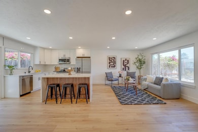 8896 Belfast Cir, San Diego, CA 92126 - photo 3