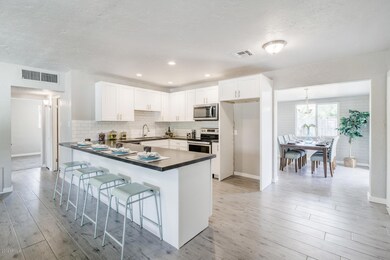 3208 E Clarendon Ave Phoenix-large-008-4