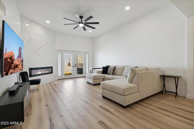 8748 E Vía de Encanto, Scottsdale, AZ 85258 - photo 5