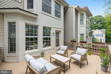 3113 Sutherland Hill Ct, Fairfax, VA 22031 - photo 7