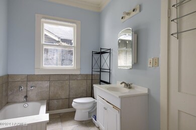 5-web-or-mls-1604 W University Ave-5