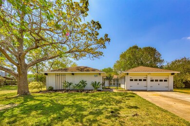 522 W Castle Harbour Dr, Friendswood, TX 77546 - photo 6