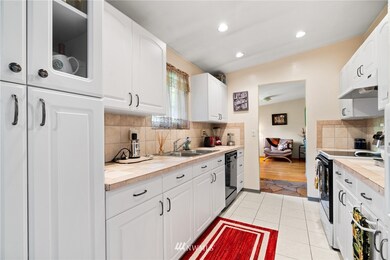 19930 N Park Ave N, Shoreline, WA 98133 - photo 4