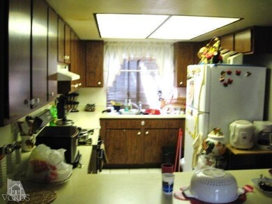 5200 Longfellow Way, Oxnard, CA 93033 - photo 4