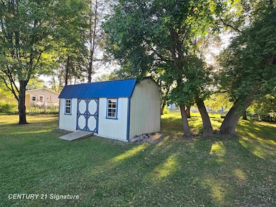 244 S Sherman St, Vassar, MI 48768 - photo 4