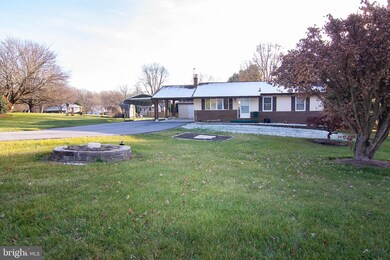 303 Chelsea Ct, Sykesville, MD 21784 - photo 2