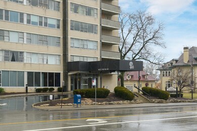 1620 e Broad-3