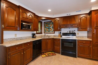 11 Oakhurst Ln, Holliston, MA 01746 - photo 2