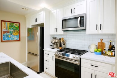 3284 Barham Blvd unit 301, Los Angeles, CA 90068 - photo 5