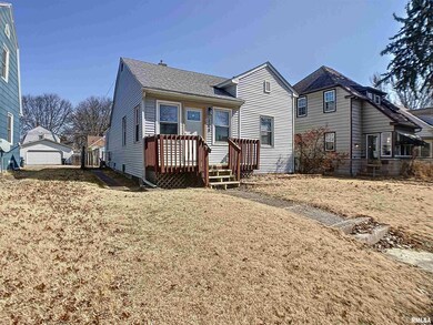 109 S Elmwood Ave, Davenport, IA 52802 - photo 2