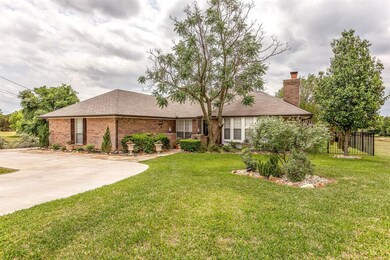 19033 White Bluff Dr, Whitney, TX 76692 - photo 3