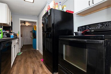 3941 42nd St, Des Moines, IA 50310 - photo 2