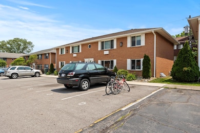 1033 Folkestone Rd, Columbus, OH 43220 - photo 2