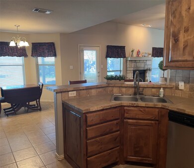 3107 Bowie St, Granbury, TX 76049 - photo 4