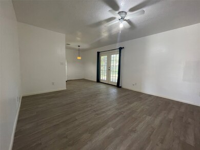 7115 Kingsway Dr, Houston, TX 77087 - photo 5