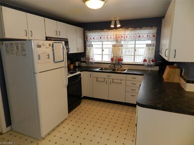 4885 Southwood Dr, Sheffield Lake, OH 44054 - photo 4