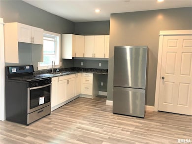 813 E 15th St, Davenport, IA 52803 - photo 5