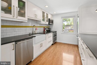 2602 Armada St, Herndon, VA 20171 - photo 5