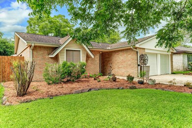 16722 Barcelona Dr, Friendswood, TX 77546 - photo 3
