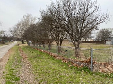 208 Cedar St, Calera, OK 74730 - photo 4