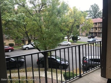 29 Donna Ct unit 8, Staten Island, NY 10314 - photo 2