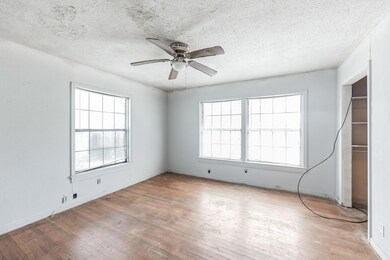 306 Myers Ave, Cleburne, TX 76033 - photo 4