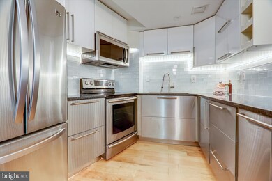 3 Washington Cir NW unit 603, Washington, DC 20037 - photo 4