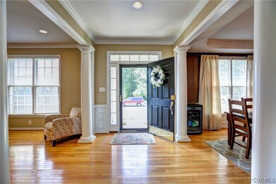 Love the stately yet warm entry!