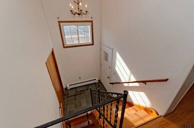 9 Swartson Ct, Albany, NY 12209 - photo 3