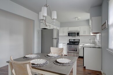 Eat-In-Kitchen