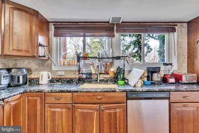 10302 Crimson Tree Ct, Columbia, MD 21044 - photo 2