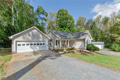 1037 Old Forest Ct, Asheboro, NC 27205 - photo 3