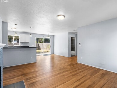 2009 SE 158th Ave, Portland, OR 97233 - photo 3