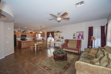 Familyroom2