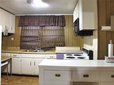 1831 N Dunleith Ave, Winston Salem, NC 27105 - photo 3