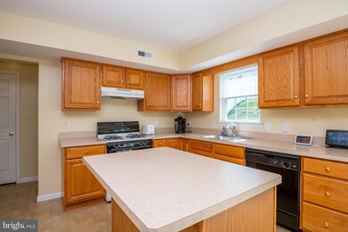 4512 Del Mar Dr, Reading, PA 19606 - photo 4