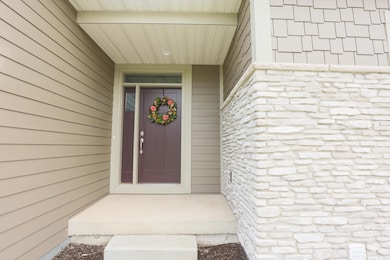 N28W25158 Parkway Ridge Cir unit B, Pewaukee, WI 53072 - photo 3