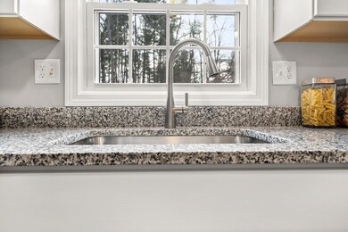 4 Standish Cir, Litchfield, NH 03052 - photo 6