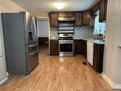 627 N Griffin Ave, Okmulgee, OK 74447 - photo 5