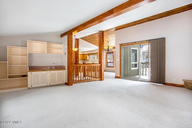 330 Elk Ln-large-009-008-Living Room-150