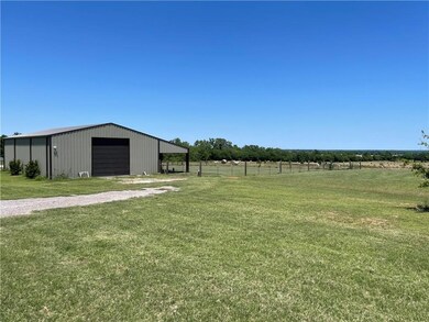 Modern Barndominium with 700 sf living space attac