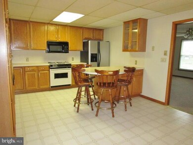 155 Meadowcreek Dr S, Chambersburg, PA 17202 - photo 5