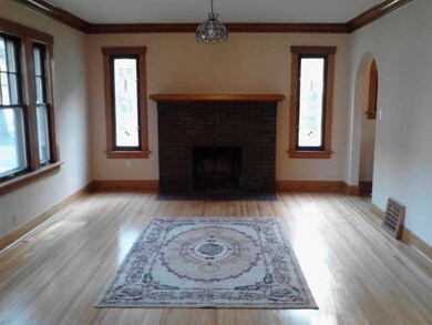 713 N Grove Ave, Elgin, IL 60120 - photo 6