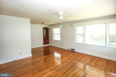13505 Spriggs Rd, Hagerstown, MD 21742 - photo 4
