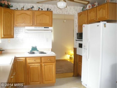 9506 Gunview Rd, Nottingham, MD 21236 - photo 4